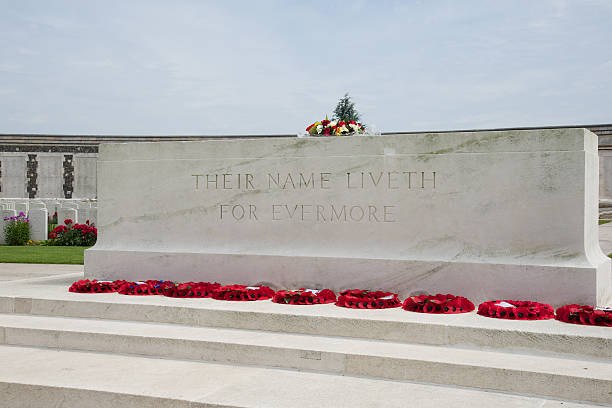 мемориал на кладбище тайн кот, лепер, бельгия - flanders war grave war memorial стоковые фото и изображения