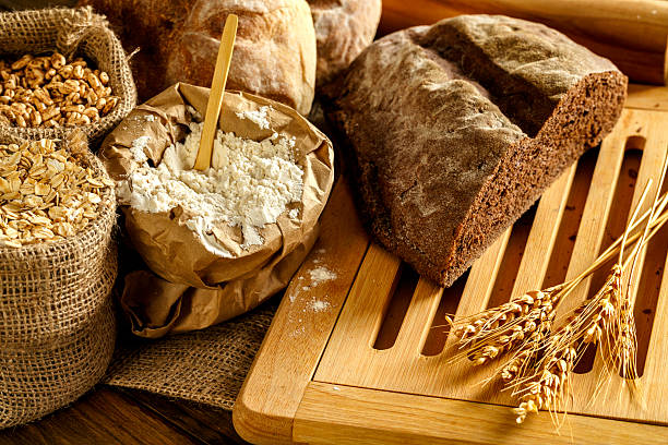 職人のパン屋:サワードウブレッドと様々なパン製品 - soda bread bread brown bread loaf of bread ストックフォトと画像