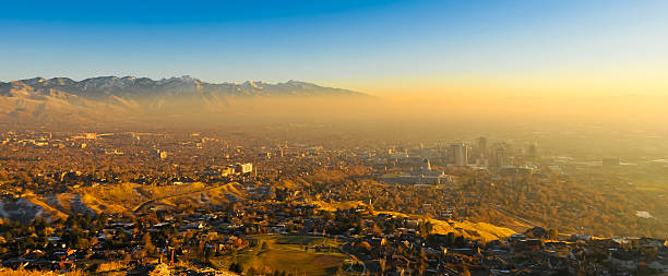 salt lake city  - smog city pollution town stock-fotos und bilder