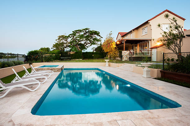 istock Light blue water swimming pool of a modern mansion 583725180