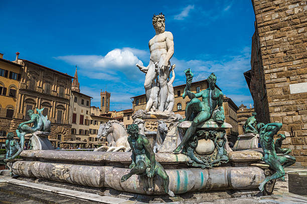 fontaine de neptune sur piazza della signoria à florence - tuscany florence italy italy neptune photos et images de collection