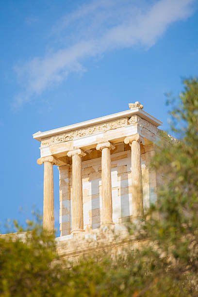 храм афины найк комплекса акрополь - nike стоковые фото и изображения