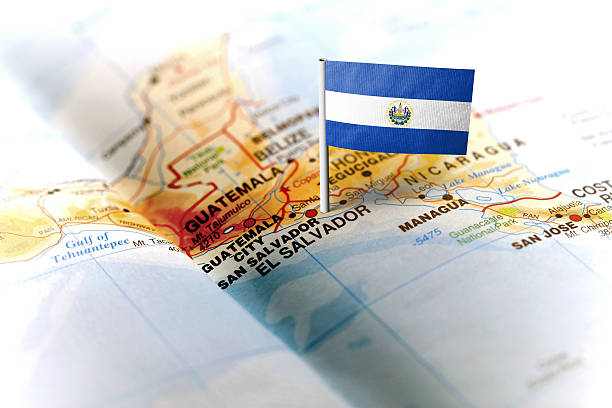 el salvador pinned on the map with flag - salvadoran flag imagens e fotografias de stock