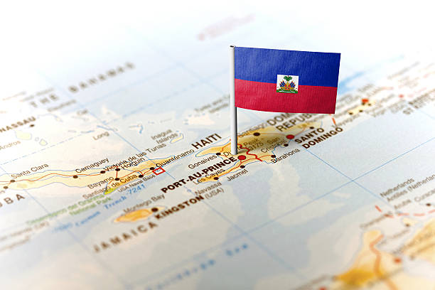 haiti preso no mapa com bandeira - haiti - fotografias e filmes do acervo