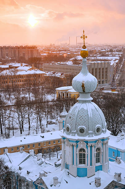 istock Snow in St. Petersburg at sunset 583799286