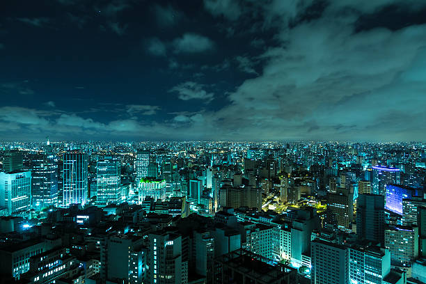 vista aérea de são paulo à noite no brasil - southeastern region sao paulo state sao paulo brazil - fotografias e filmes do acervo