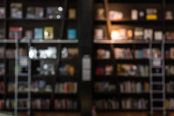 blurred backgroun of bookshelf in a library