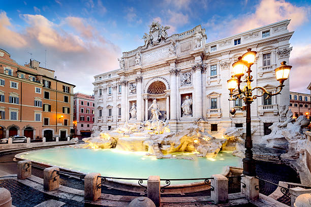 trevi fountain, rome, italy. - mens gemaakte bouwwerken fotos stockfoto's en -beelden