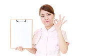 weibliche-krankenschwester-mit-ok-handzeichen.jpg?b=1&s=170x170&k=20&c=ly4TD7SXxCUBZZJtT7ZUaTBeQrFvJCUdQ9fQ_JEbpE0=