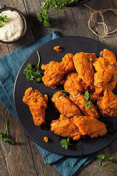 spicy deep fried breaded chicken wings - chicken wing white meat unhealthy eating plate imagens e fotografias de stock