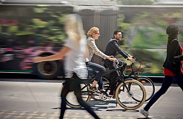 zwei geschäftsleute mit dem fahrrad - responsibility social issues business people stock-fotos und bilder