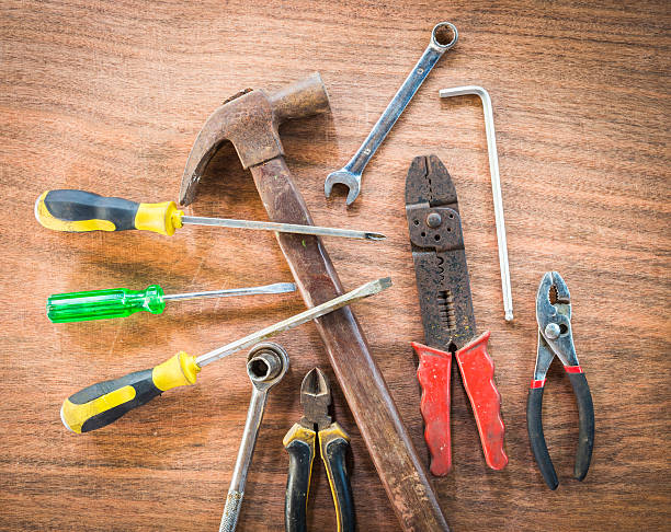 istock old & grunge set of hand tools many on wood 583967932
