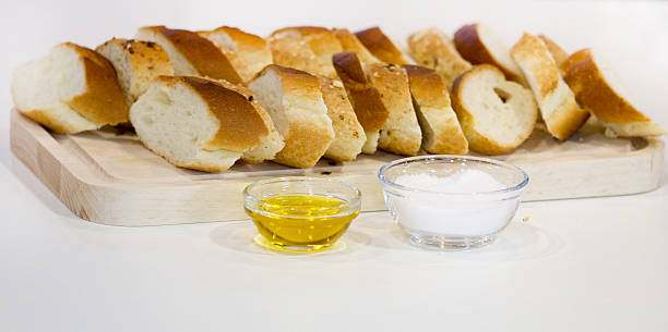 bread with olive oil and salt - baguette vinegar balsamic vinegar glazed imagens e fotografias de stock