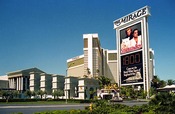 the mirage hotel-casino  in 1994 - mirage hotel imagens e fotografias de stock