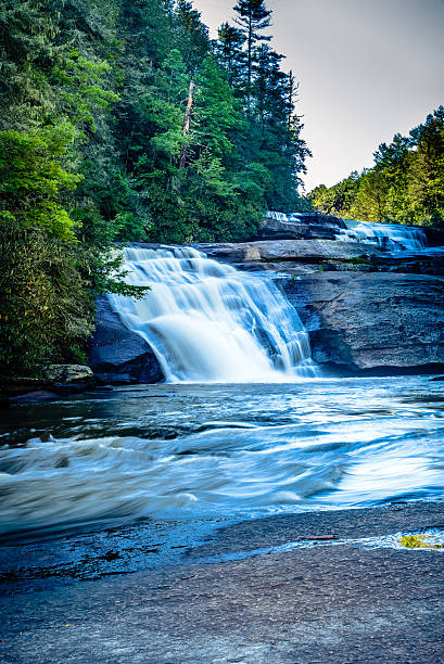 cascades w: triple falls in western north carolina - triple falls obrazy zdjęcia i obrazy z banku zdjęć