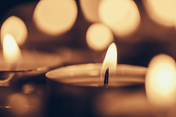 festliche kerzen - lighted candle stock-fotos und bilder