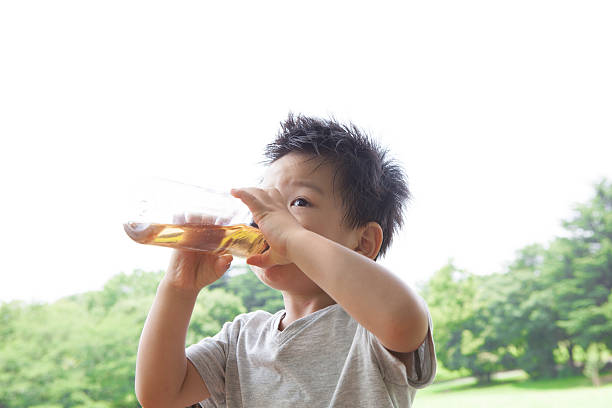 kinder trinken eine tasse tee im park - child portrait fine art portrait multi colored stock-fotos und bilder