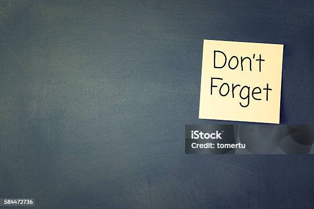 Dont Forget Reminder Written On Sticky Memo Stock Photo - Download Image Now - Reminder, Memories, Chalkboard - Visual Aid