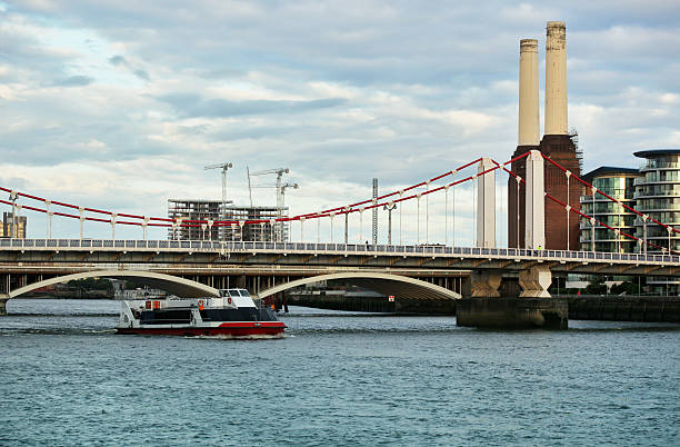 istock Chelsea Bridge in London 584483098