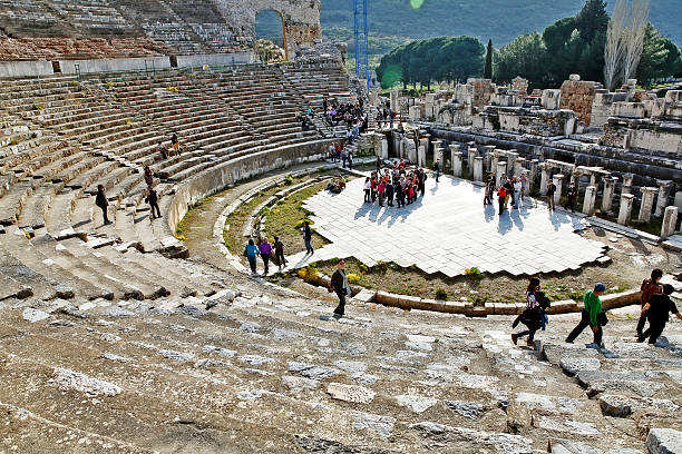 이즈미르, 터키 - 2012년 3월 09일 - 에페서스의 유적 도시 - ephesus amphitheater circle ellipse 뉴스 사진 이미지