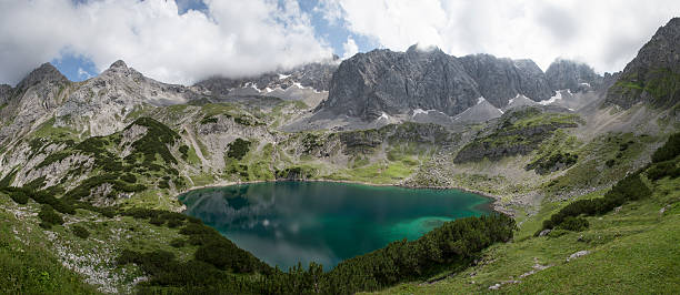 panorama tiro de dracensee - sonnenspitze - fotografias e filmes do acervo