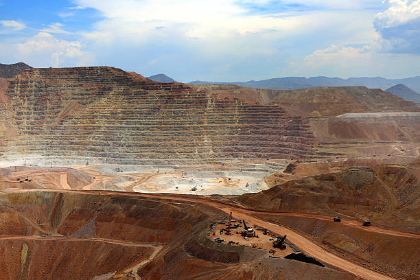 tagebau, morenci, arizona 2 - surface mine stock-fotos und bilder