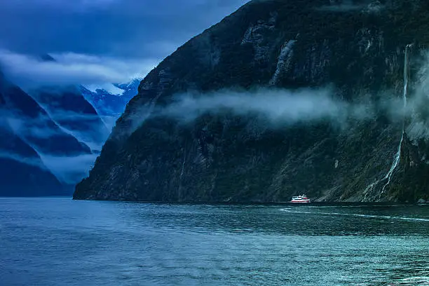 milfordsound in fiordland national park important traveling destination in new zealand