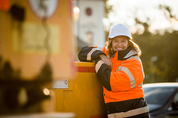 retrato senior mujer ingeniero - engineer construction engineering construction site fotografías e imágenes de stock