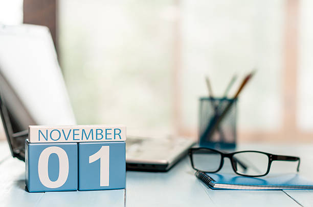 november 1st. day 1 of month, calendar on teacher workplace - foco em primeiro plano imagens e fotografias de stock