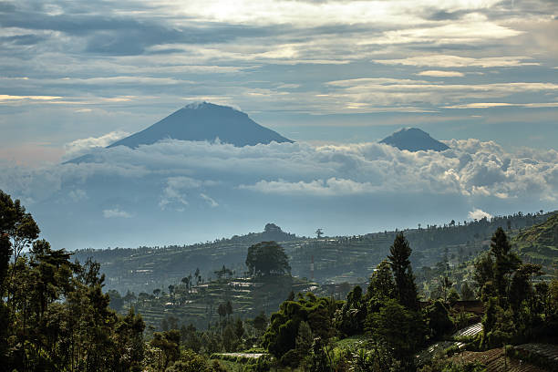 Gunung Sumbing and Sindoro volcanoes on Java, Indonesia Gunung Sumbing and Sindoro volcanoes on Java, Indonesia dieng plateau stock pictures, royalty-free photos & images