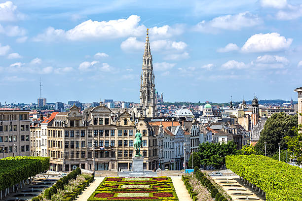 vista de los edificios de la ciudad de bruselas - región de bruselas capital fotografías e imágenes de stock