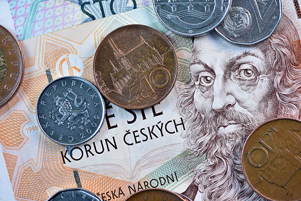nahaufnahme tschechische koruna währung, tschechische republik - czech culture currency wealth coin stock-fotos und bilder