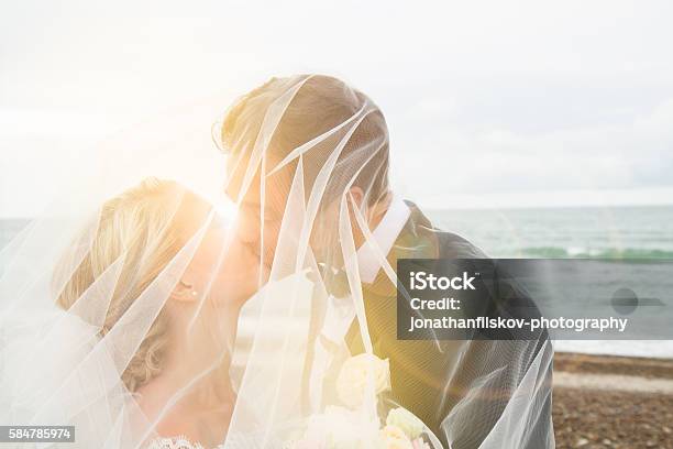 Wedding Stok Fotoğraflar & Düğün‘nin Daha Fazla Resimleri - Düğün, Gelin - Düğüne katılanlar, Plaj