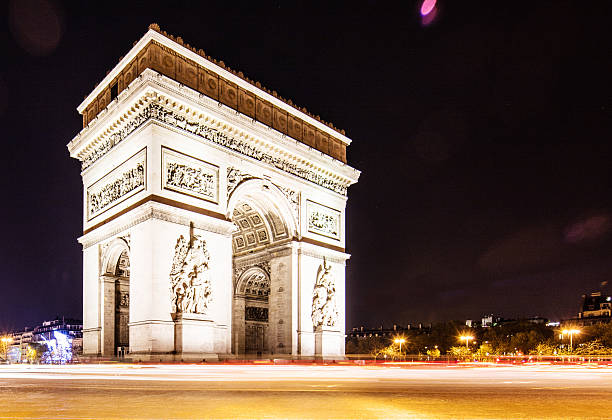 凱旋門にパリ,フランス - triumphbogen ストックフォトと画像