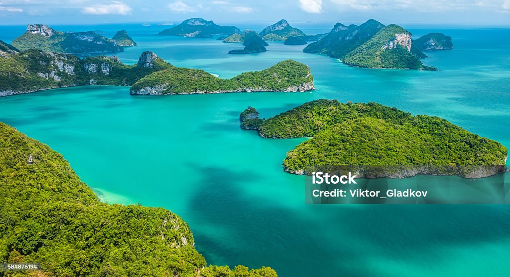 Groupe de îles tropicales au Parc National Marin de Ang Thong - Photo de Koh Samui libre de droits