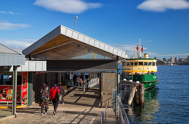 ferry en el zoológico de taronga, sídney - taronga fotografías e imágenes de stock