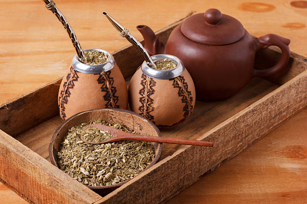 mate en una calabaza tradicional con bombilla - druze fotografías e imágenes de stock