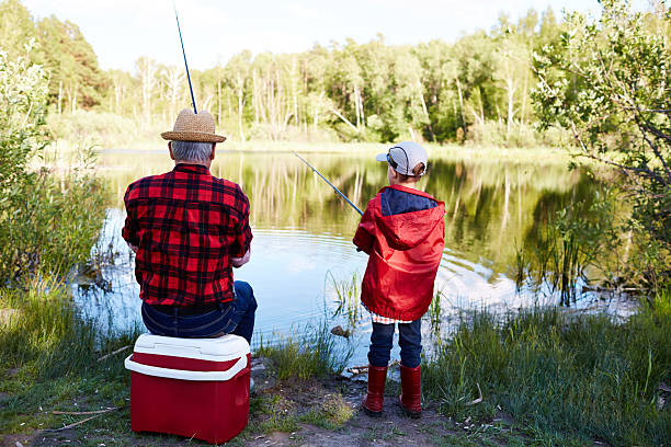 pesca com grandpa - fishing active seniors family senior adult - fotografias e filmes do acervo