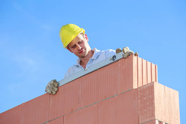 construction workers with spirit level - drausen imagens e fotografias de stock