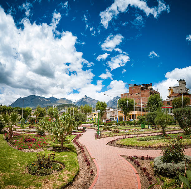 parc public à huaraz, pérou - natural landmark famous place travel destinations nature photos et images de collection