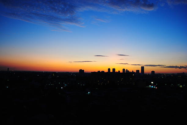 istock silluette sunrise cityscpae 585060356