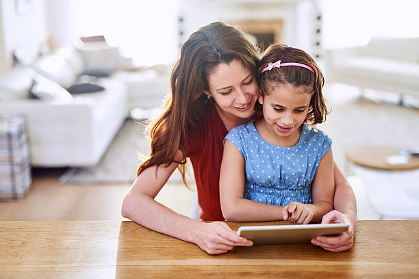 istock Let me give you a tour online Mom 585062482