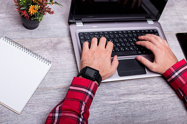 istock Businessman working at his desk 585063258