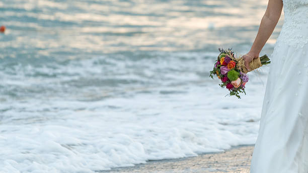 невеста, идущая по морю - bride women standing beauty in nature стоковые фото и изображения