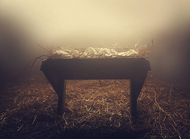 manger at night under fog - kerststal stockfoto's en -beelden