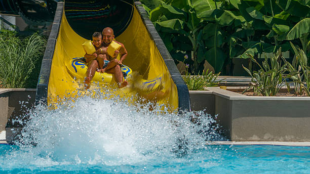 water park - amusement park family water slide child stock-fotos und bilder