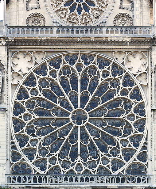 kathedrale von notre dame paris frankreich detail rosenfenster - rose window ile de la cite paris france notre dame stock-fotos und bilder