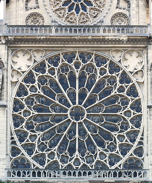 cathedral of notre dame paris france detail rose window - church close up paris france gothic style imagens e fotografias de stock