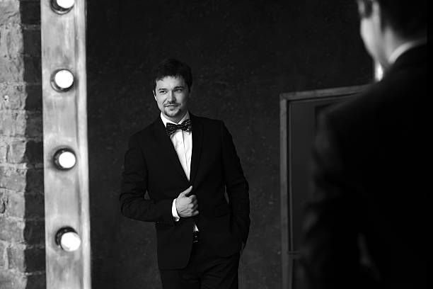 istock Stylish man in formal suit 585149396