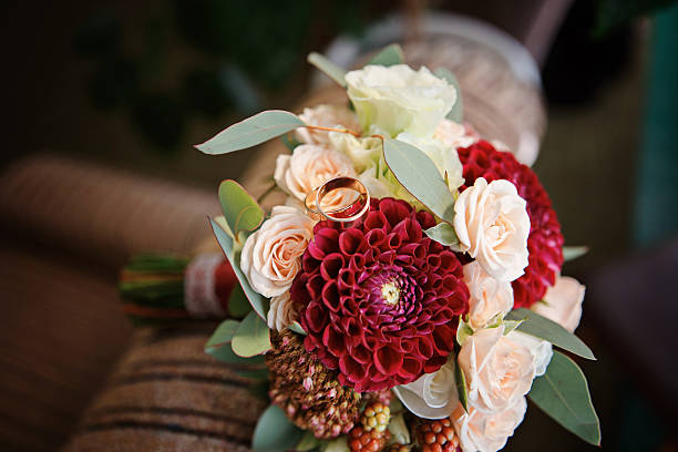istock Gold wedding rings on a bouquet 585153012